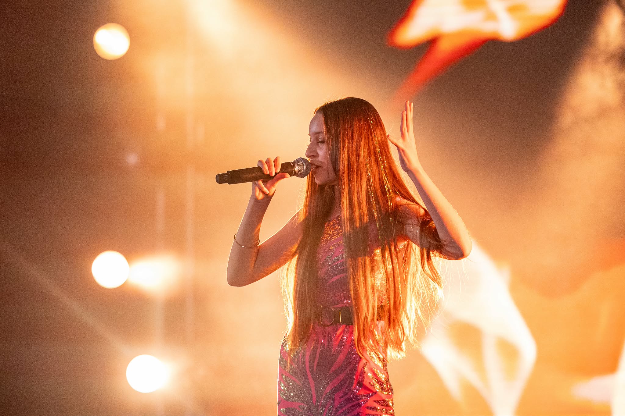 Виктория Пощарова - поп певица и музикален изпълнител